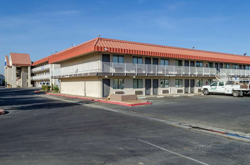 studio 6 fresno ca extended stay