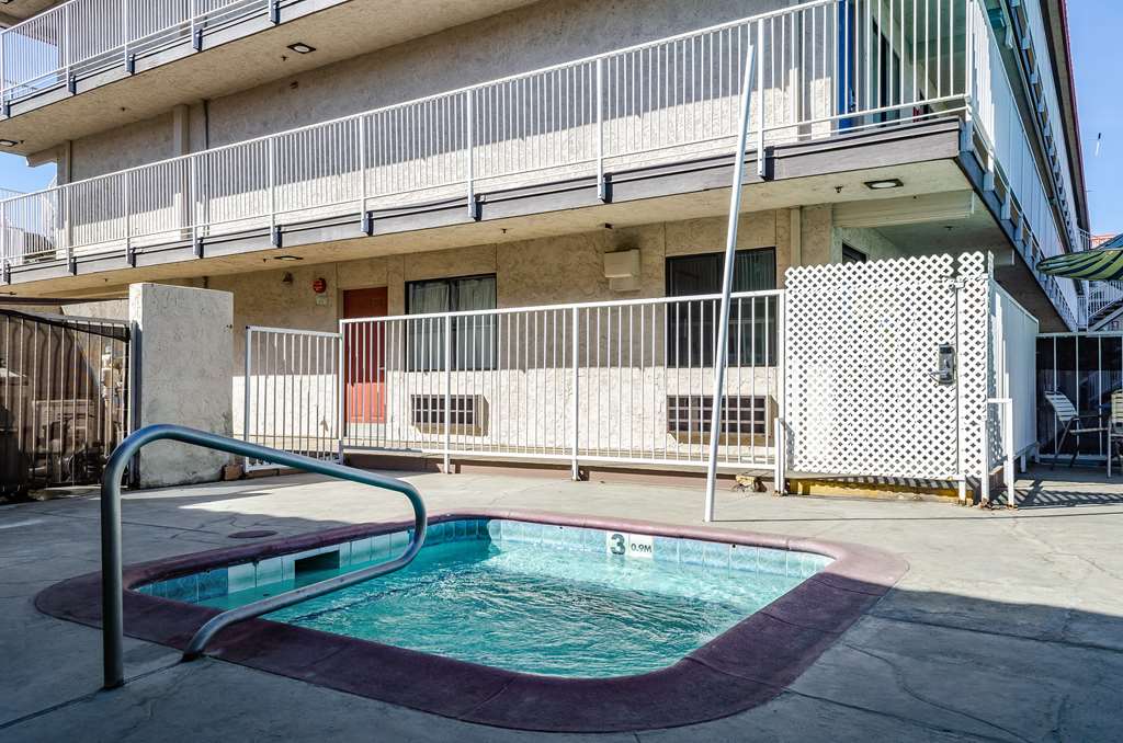 studio 6 fresno ca extended stay