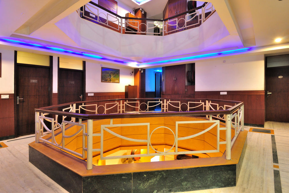 check in room main bazar