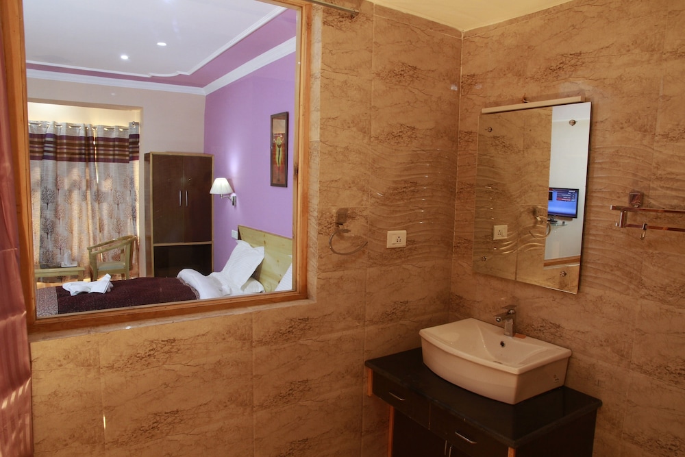 royal holiday leh