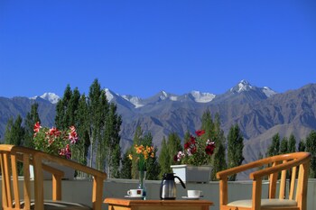 royal holiday leh