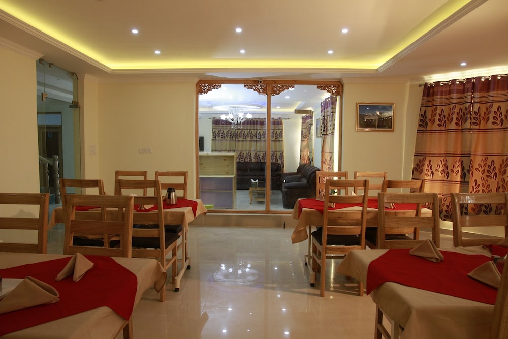 royal holiday leh