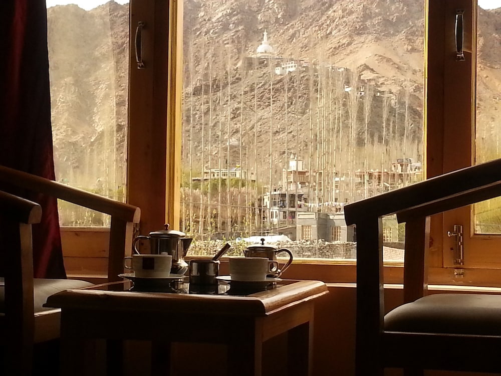 royal holiday leh