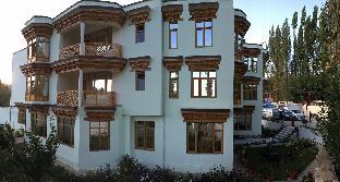 royal holiday leh