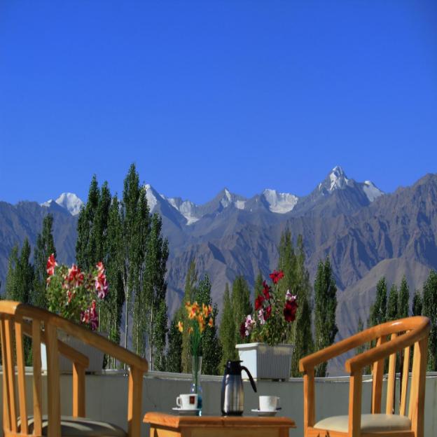 royal holiday leh