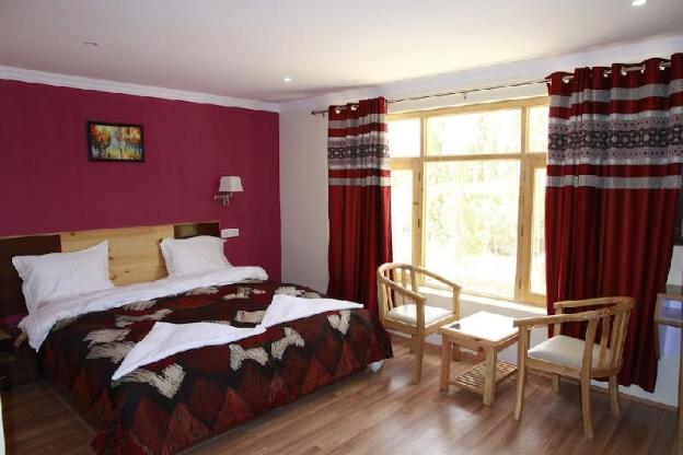 royal holiday leh
