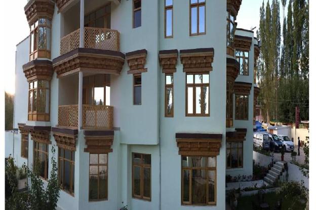 royal holiday leh