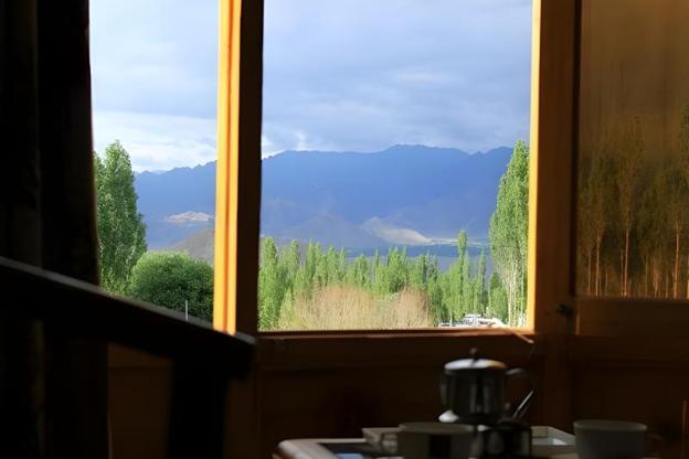 royal holiday leh