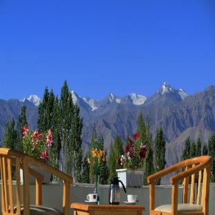 royal holiday leh