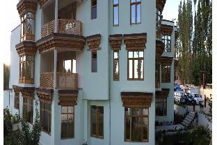 royal holiday leh