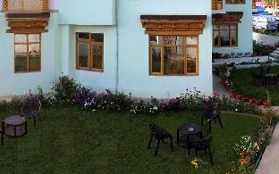 royal holiday leh