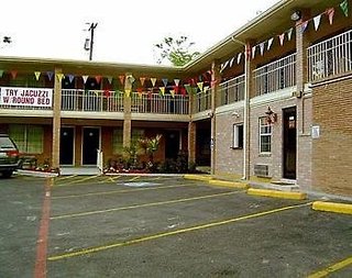 Downtown Suites Dallas,Near Cotton Bowl,2 star