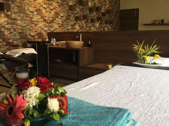 7 seasons resort and spa