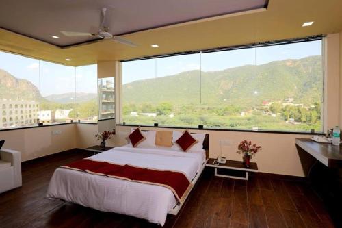 rock star hotel