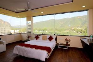 rock star hotel