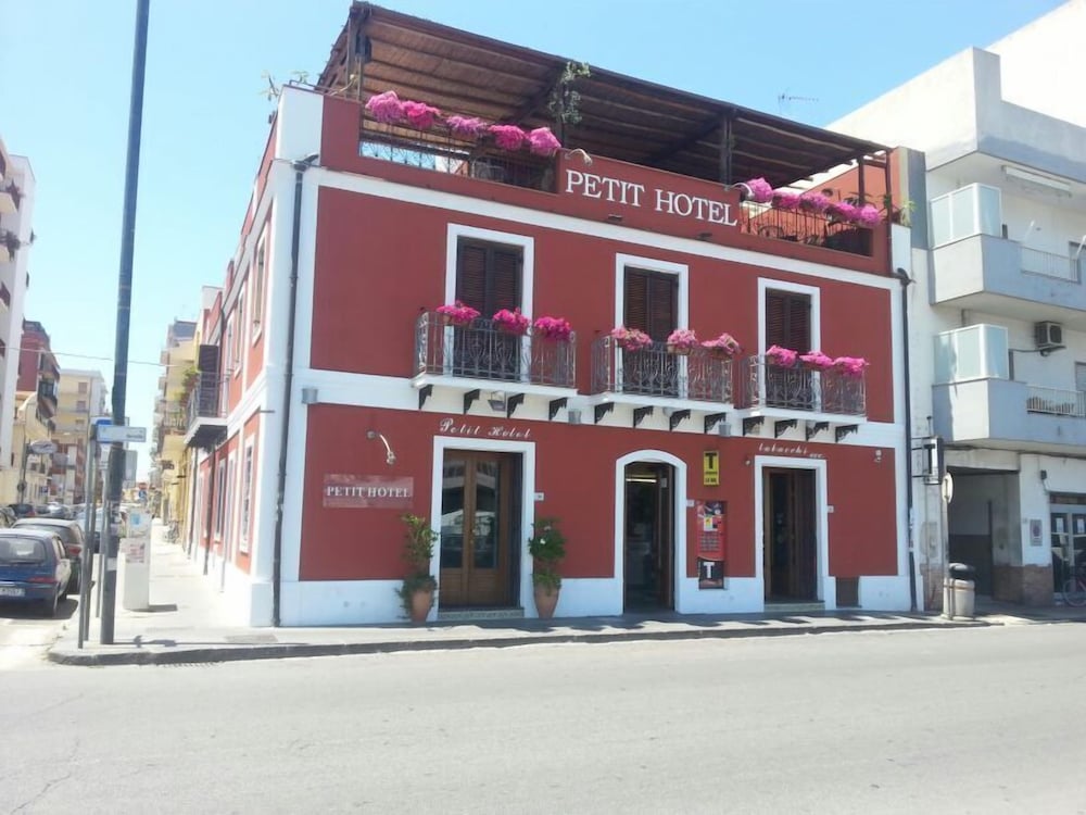 petit hotel