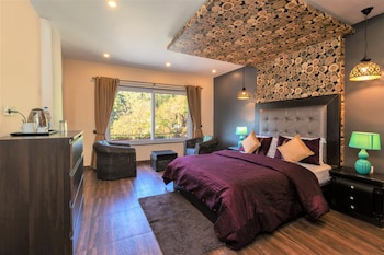 nirvana lodge and lounge