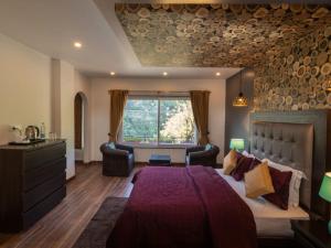 nirvana lodge and lounge