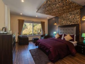 nirvana lodge and lounge