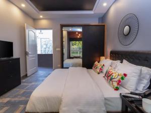 nirvana lodge and lounge