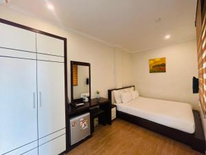 rising dragon estate hotel