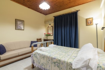 Artemis Room,Amoudi>>Alykes,2 star