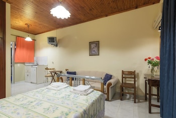 Artemis Room,Amoudi>>Alykes,2 star