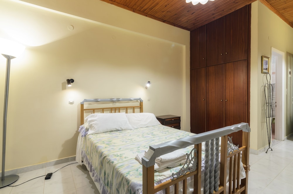 artemis room