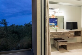 artemis room