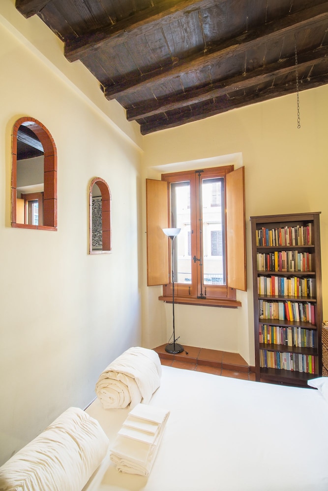 cozy flat near colosseum