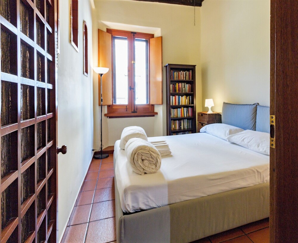 cozy flat near colosseum