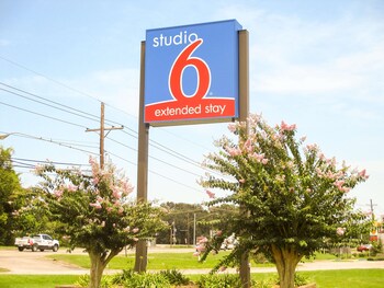studio 6 luling la