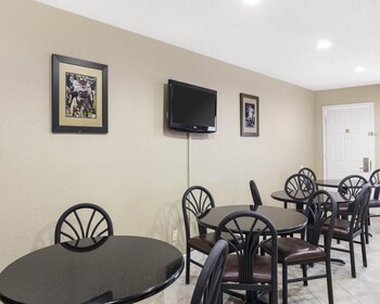 studio 6 luling la