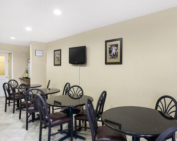 studio 6 luling la