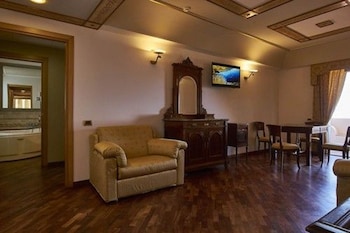 hotel tritone