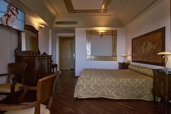 hotel tritone