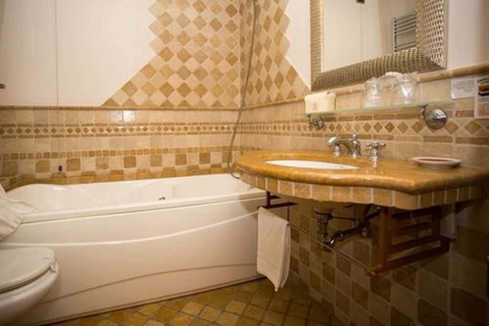 hotel tritone