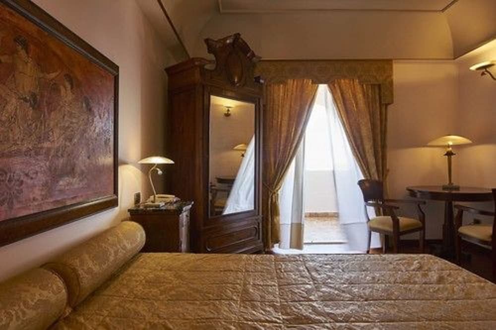 hotel tritone