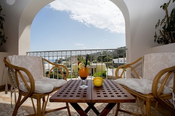 hotel tritone