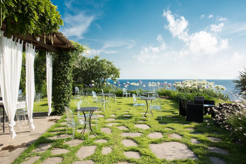 hotel ravesi