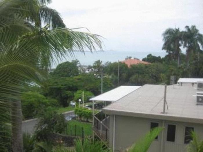 airlie apartments