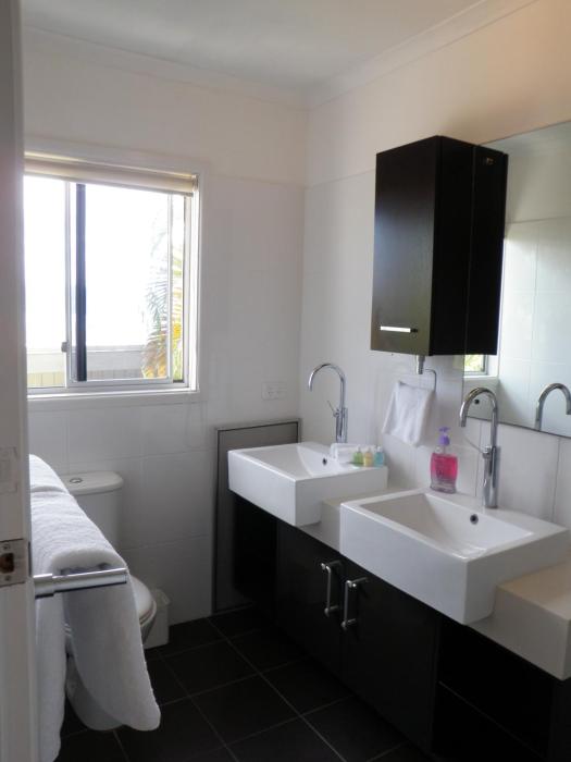 airlie apartments