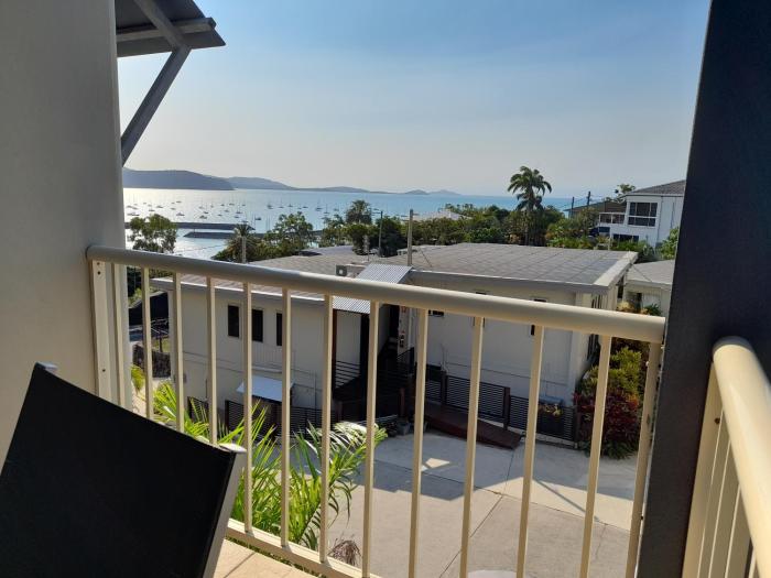 airlie apartments