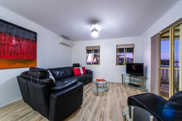 airlie apartments