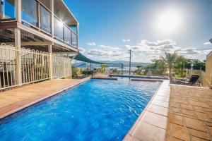 Airlie Apartments,Strathdickie>>Airlie Beach,4 star