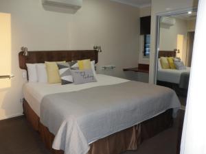Airlie Apartments,Strathdickie>>Airlie Beach,4 star
