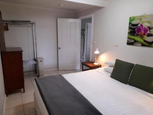 airlie apartments