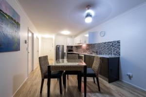 airlie apartments