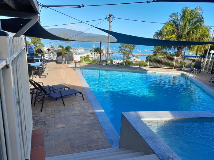 airlie apartments