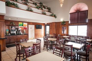 quality suites albuquerque airport